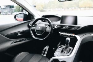 klimatizace, volant, palubní deska