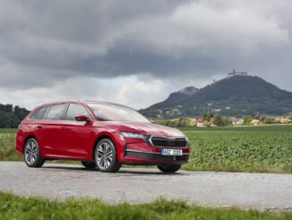 Škoda uvádí v Česku hybridní Octavii. Cena začíná na 744 900 Kč